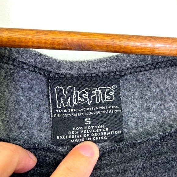 Misfits - Fiend Misfit Skulls Graphic Open Cut Neck Pocket Sweatshirt Size Small - Picture 8 of 10